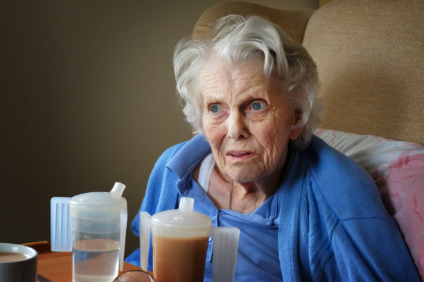 很老的女士图片下载