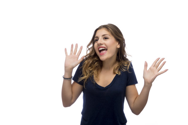 惊讶的年轻美丽的女人，孤立在白色的背景图片下载