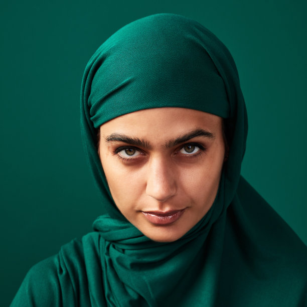 戴头巾的美丽永不褪色图片下载