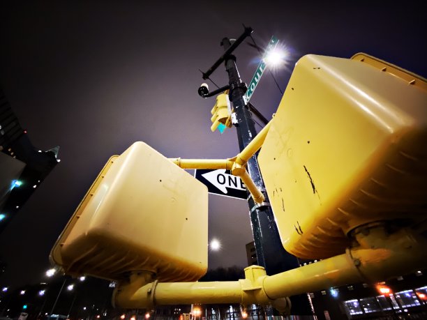 人行横道和路灯-广角图片下载