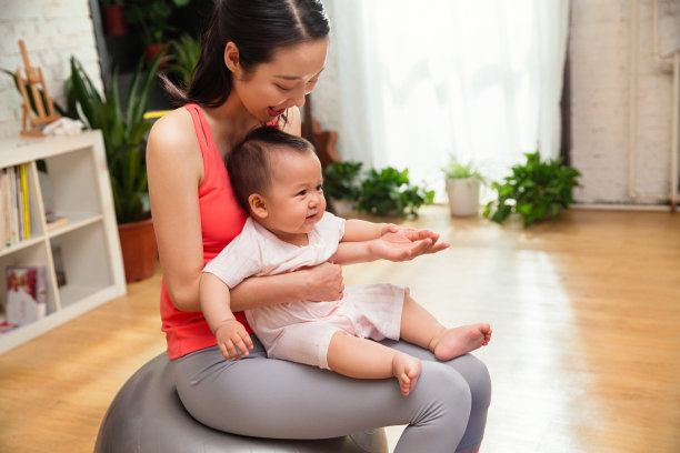 母亲和婴儿图片下载