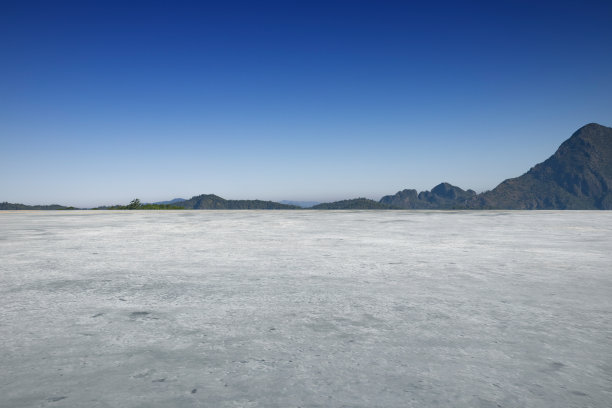 自然道路侧视图照片。图片下载