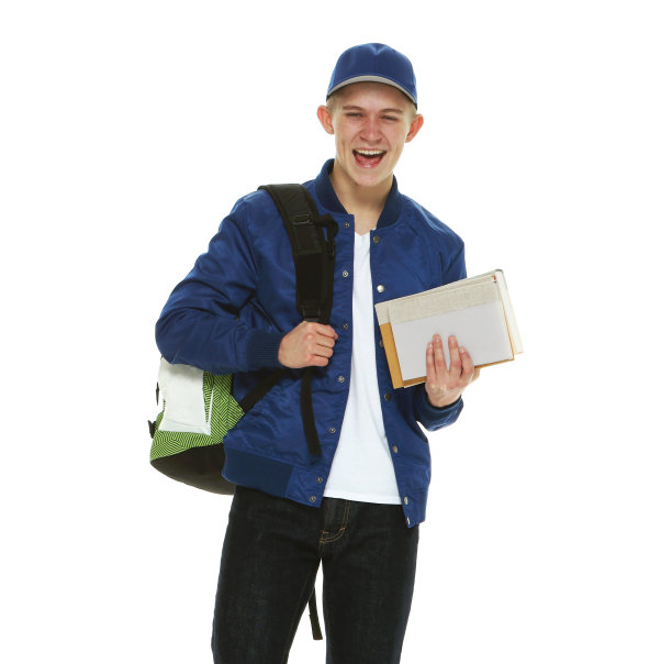 白人男大学生前面的白色背景，背着背包，拿着书图片下载