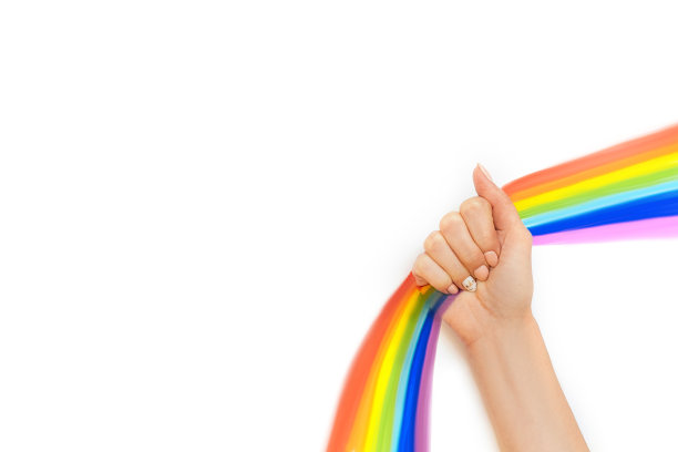 白色背景上带有独角兽美甲的手图片下载