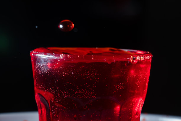 红色液体滴数图片下载