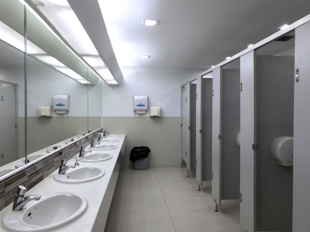 排公厕用木隔断装饰图片下载