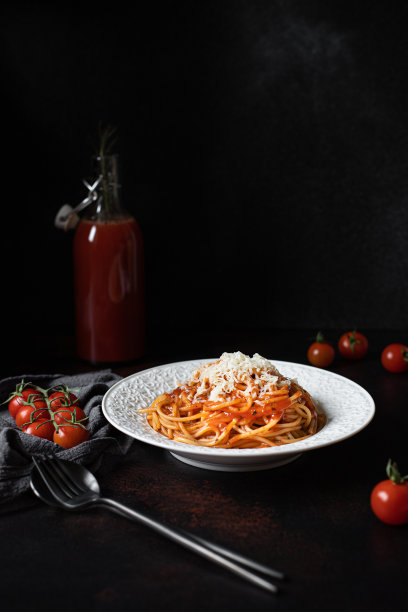 番茄酱帕尔马干酪意面图片下载