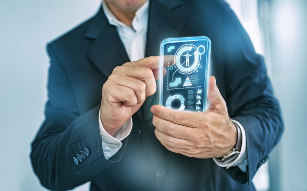 商人持有未来的信息设备图形用户界面图片下载