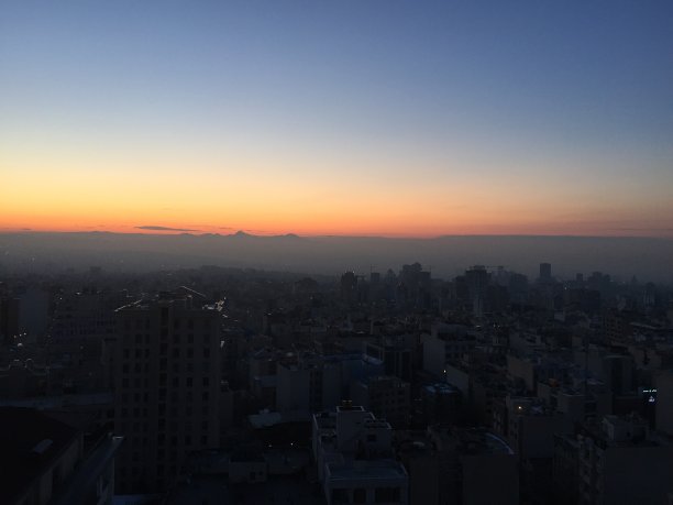 孤独的崛起图片下载