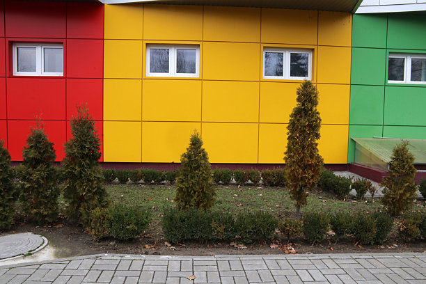 现代建筑中五颜六色的墙壁。图片下载