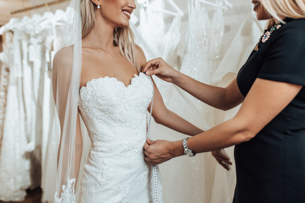 穿着婚纱的新娘图片下载