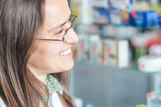 西班牙药剂师的工作日。图片下载