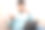 不满的男子打电话给客户支持坐在室内笔记本电脑图片下载