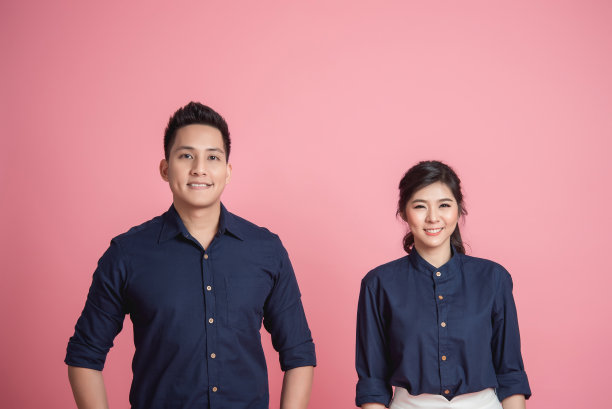 快乐的亚洲情侣图片下载