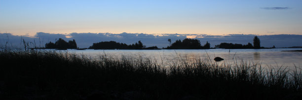 清晨在凡恩湖边。图片下载