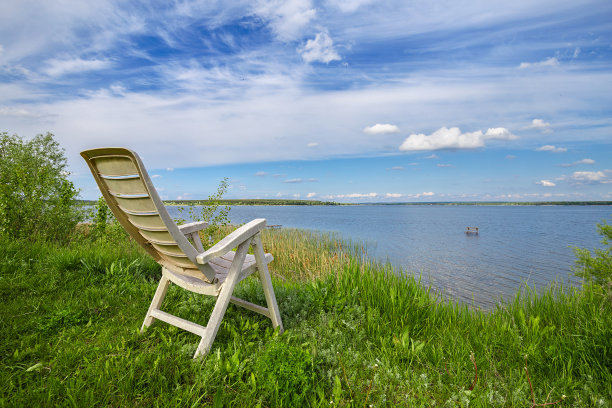 沙滩上的白色宝座图片下载