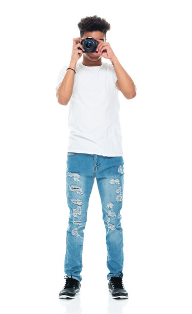 Gen Z青少年男生游客白色背景前图片下载