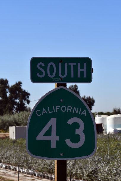加州南43号公路的标志图片下载