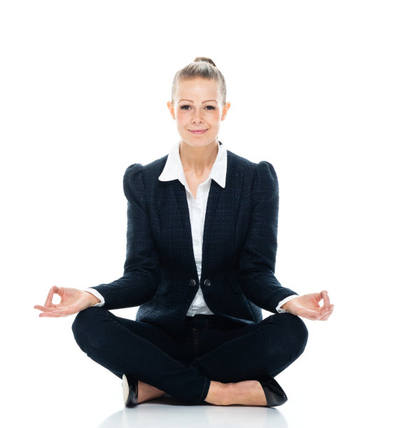 白人女性商务人士坐在地板前的白色背景穿着智能休闲图片下载