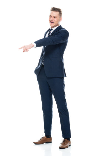 白人男性商人穿着商务装站在白色背景前图片下载