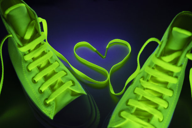 霓虹高帮运动鞋图片下载