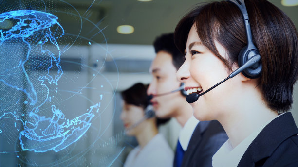 全球呼叫中心概念。电话营销。操作中心。电话接线员。素材图片