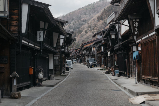 城市建筑物中的空巷图片下载