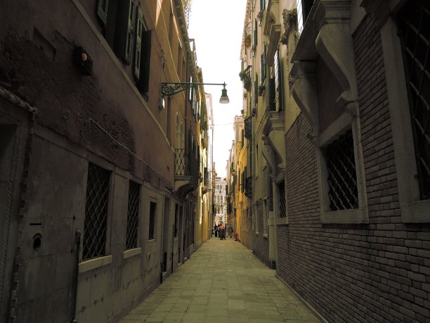 狭窄的街道图片下载