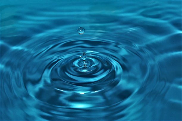 蓝色水滴飞溅图片下载