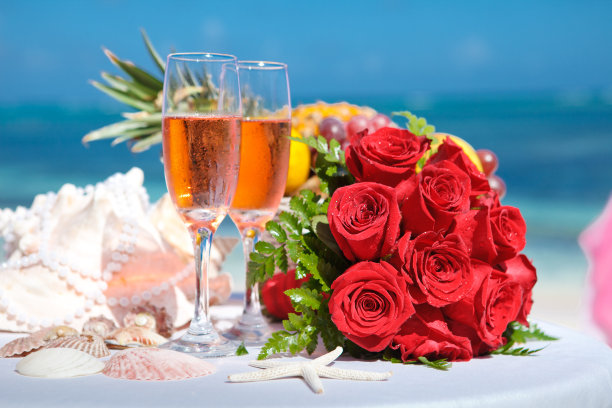 以大海为背景的婚礼花束图片下载