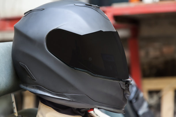 赛车手在赛车运动座椅上进行漂移和训练图片下载