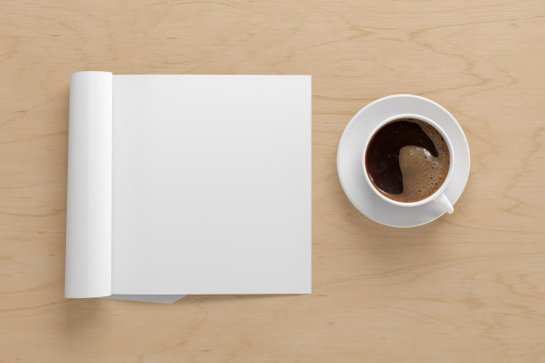 空白的杂志页面。工作空间的折叠杂志模型在桌子上。图片下载
