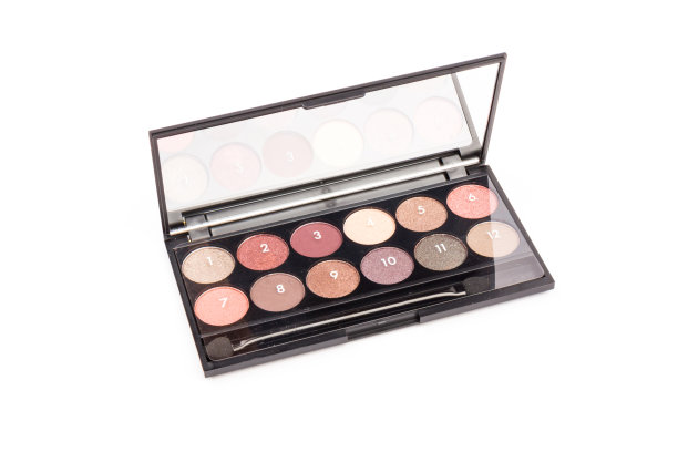 一套柔和的眼影孤立在白色背景图片下载