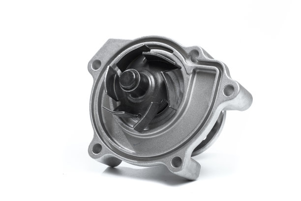 水泵电机的汽车隔离在白色背景-图像图片下载