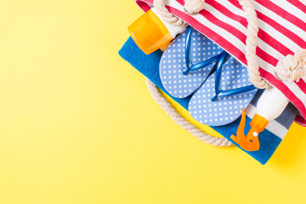 夏季包包背景及文案空间，彩色桌面平铺照片，旅行概念图片下载