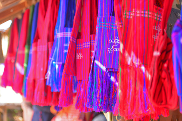 在丝绸和棉纺厂织布图片下载