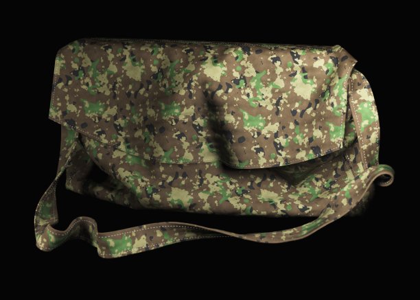迷彩军风时尚单肩包3D插画图片下载