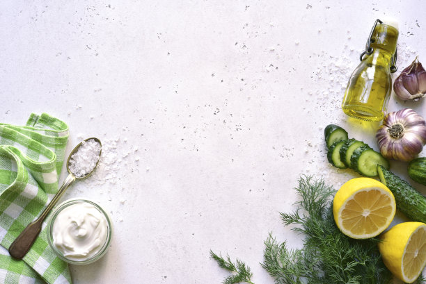 制作传统希腊酸奶黄瓜酱的原料图片下载