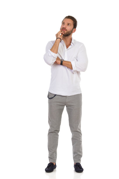 英俊的男人在看别处和思考图片下载