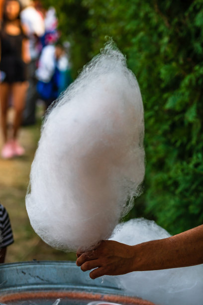 公园里出售的美味棉花糖，特写照片。图片下载