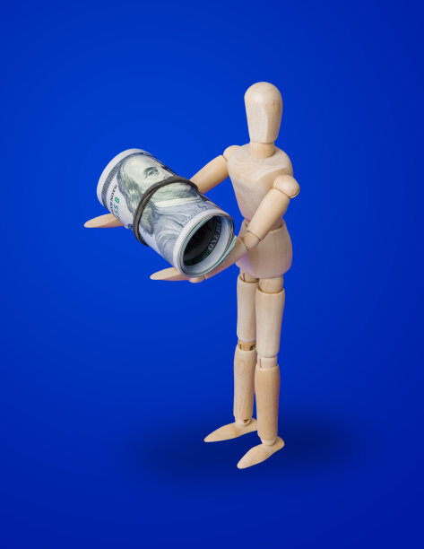 蓝色背景上的带钱木制玩具人物图片下载