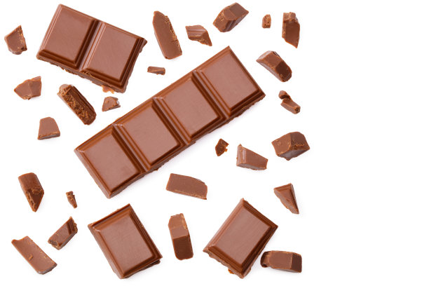 牛奶巧克力块孤立的白色背景。俯视图图片下载