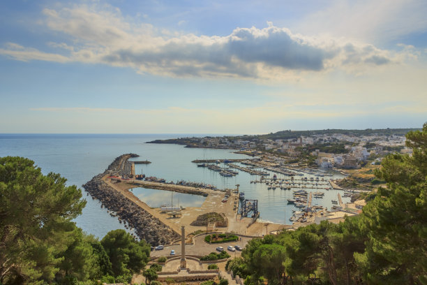 萨伦托海岸:圣玛丽亚迪留卡港，意大利(阿普利亚)。素材图片