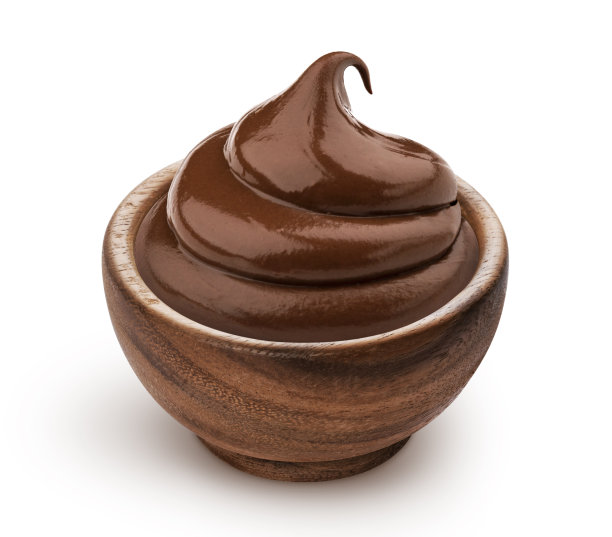 一碗孤立在白色背景上的巧克力奶油图片下载