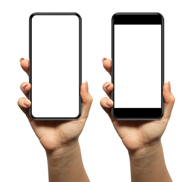 女人手持带空白屏幕的黑色智能手机图片下载