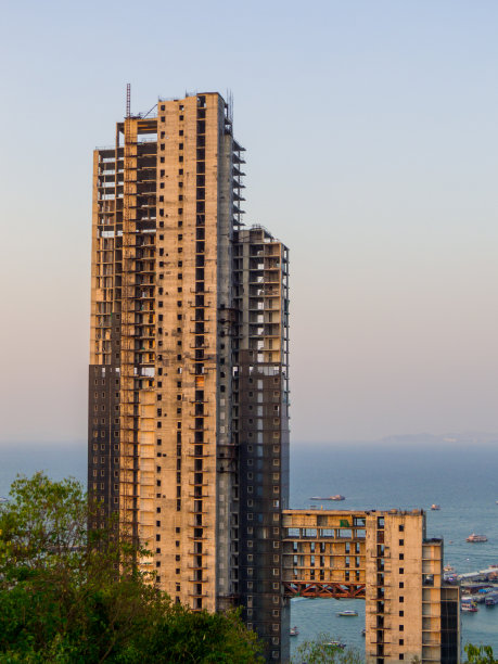 芭堤雅未完工的摩天大楼图片下载