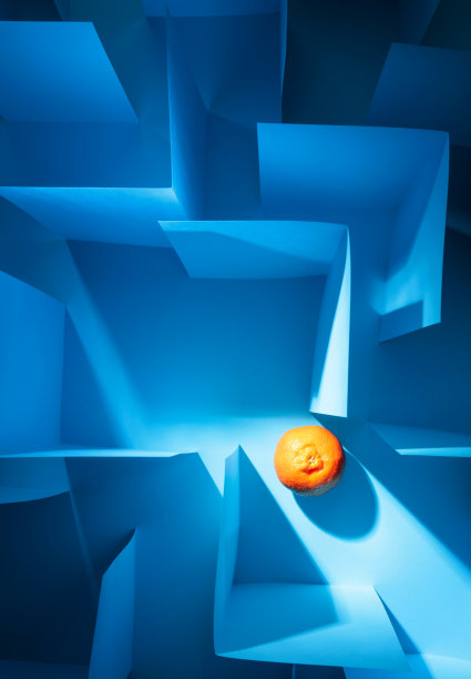 纸迷宫中的橘子：官僚主义主题概念图片下载