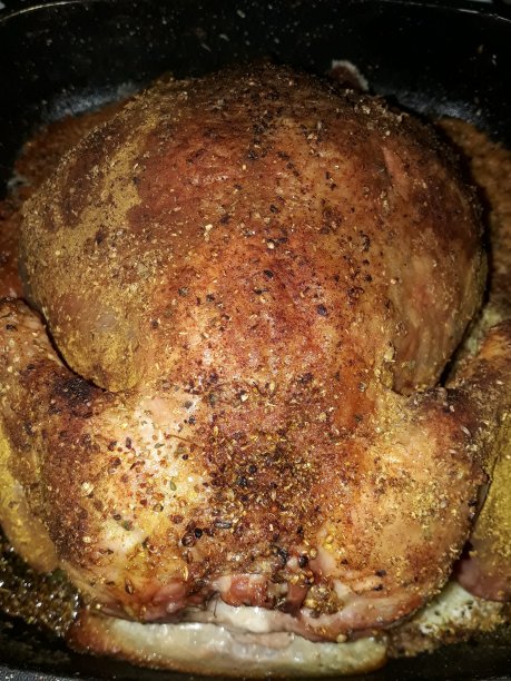 烤鸡。圣诞晚餐。健康饮食。烹饪食物的背景。图片下载