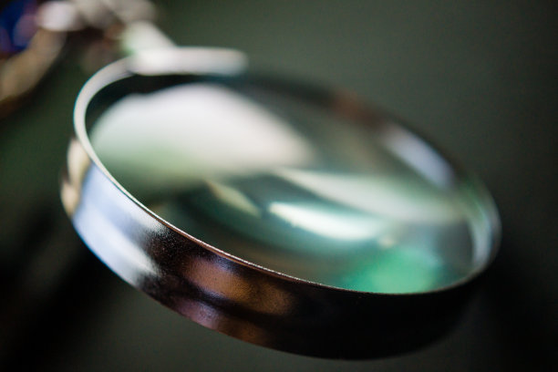 放大镜的特写图片下载