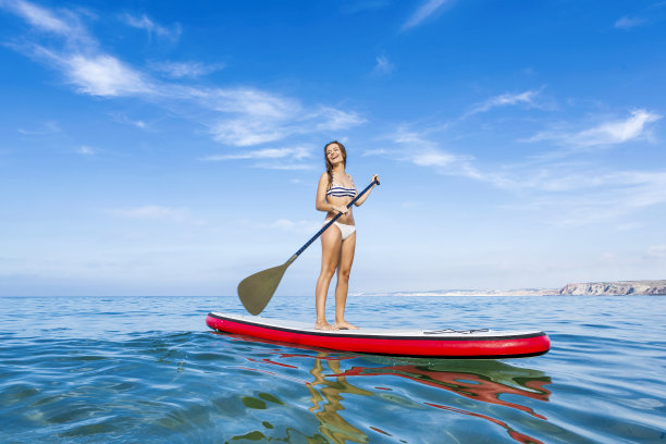 女人练习划船图片下载